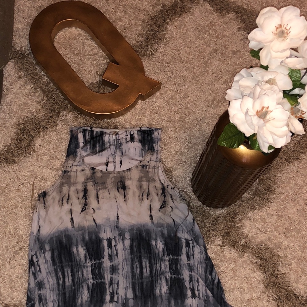 Sleeveless shift dress
